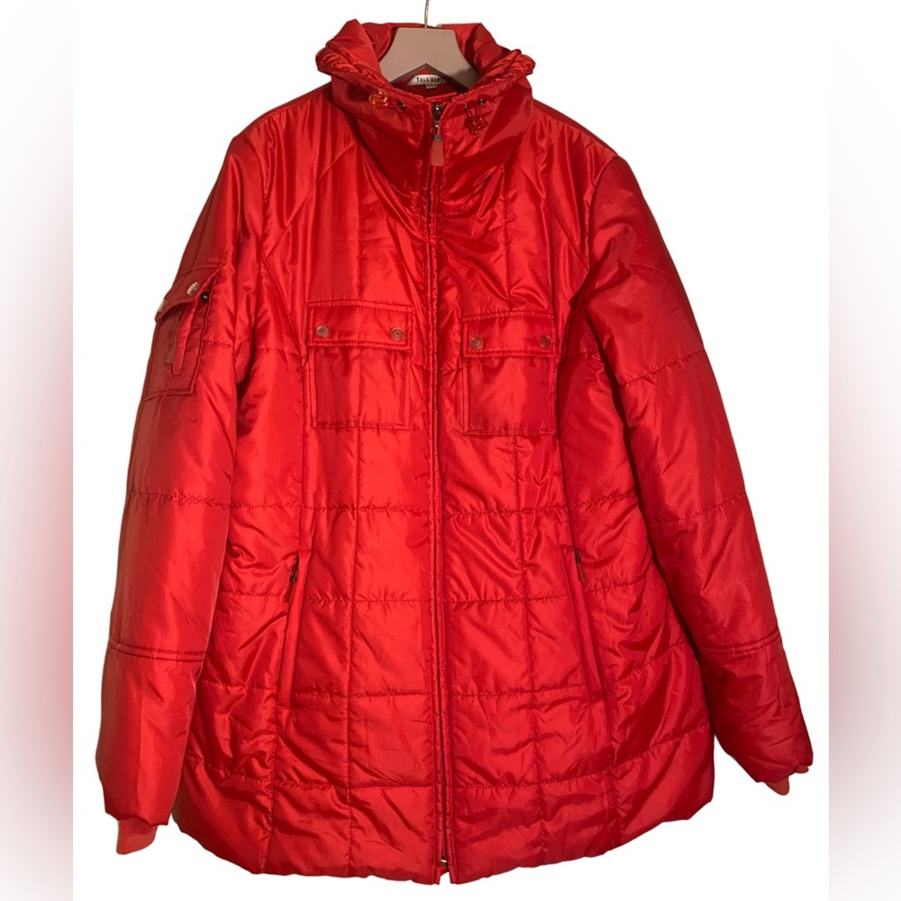 Woman’s size L (8) apple read puff, pocket on right arm 2 extra pockets inside